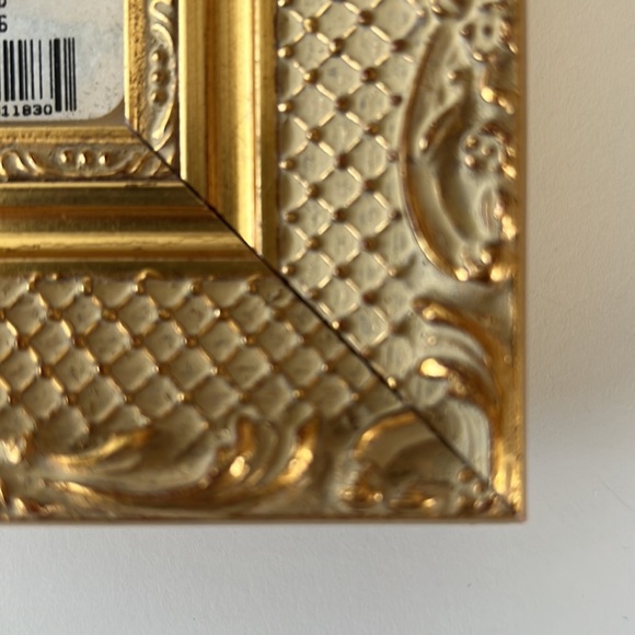 Beacon Hill Fetco International Vintage Wooden Gold 4" x 6" Picture Frame - Picture 4 of 14